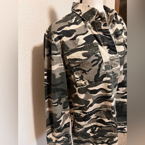 NWT green Camo button up jacket - Picture 3 of 5